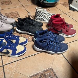 Sneakers read description